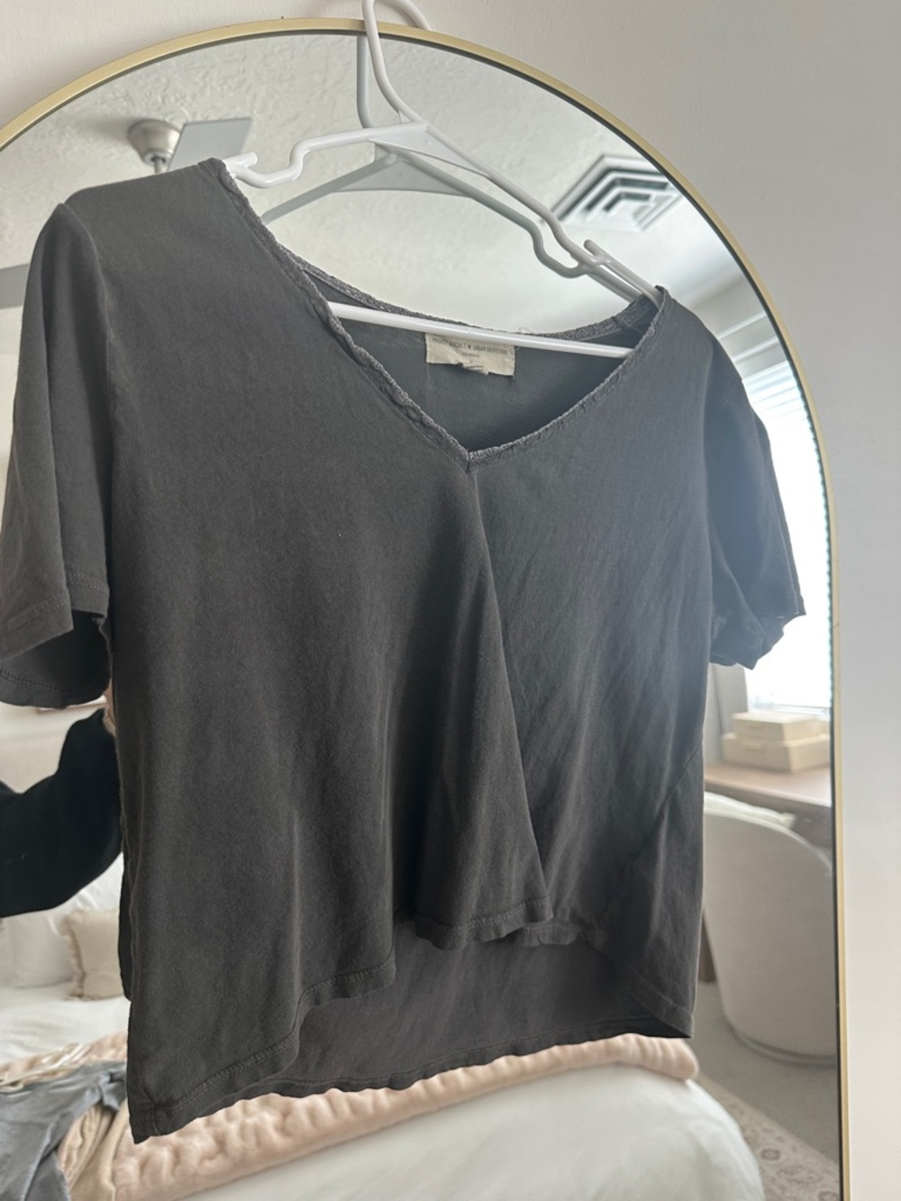 Urban Outfitters Black V-Neck Raw-Edge Crop Tee